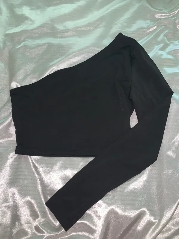 Black Off The Shoulder Crop Top - Image 2