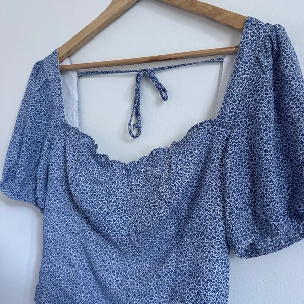 Abercrombie & Fitch Floral Dainty Top Size Small Blue White Crop Blouse Vacation - Image 3