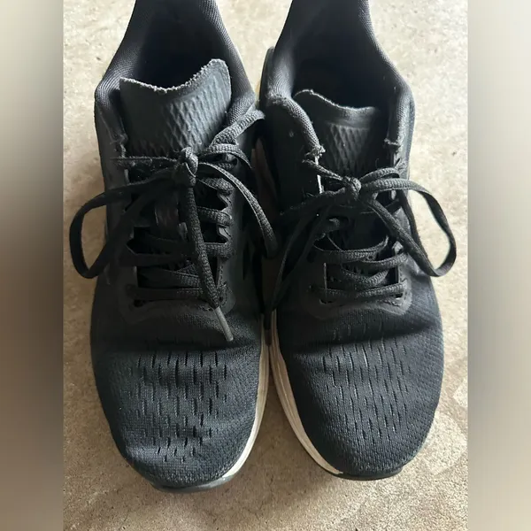 Adidas Women’s Black Athletic Sneakers size 7.5 nwot - Image 3