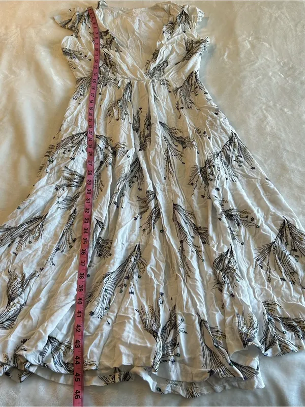 Free People white with floral print deep v-neck midi dress cap sleeves size 8 - Image 11