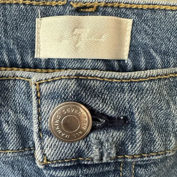 7 For All Mankind Ultra High Rise Dojo‎ Flare Jeans Womens Size 31 Light Wash - Image 6
