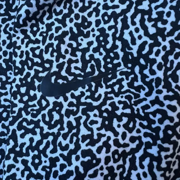 Nike Dri-FIT Long Sleeve Thermal Leopard Print Shirt Hiking Running Size Small - Image 3
