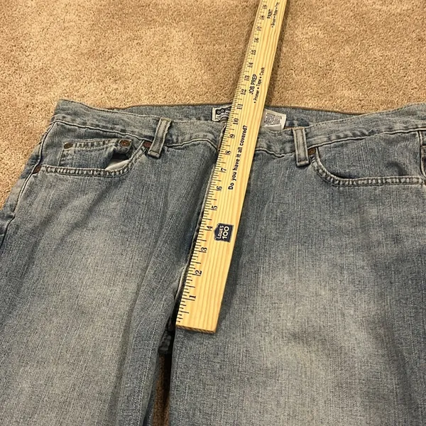 Old Navy women’s boot-cut low waist jeans size 12. - Image 4