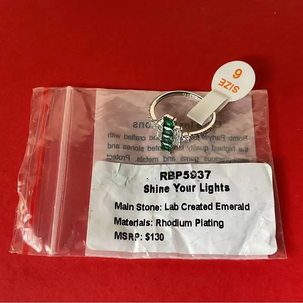 Bomb Party RBP5937 “Shine Your Lights” LC Emerald on Rhodium Size 6 Ring NWT - Image 4