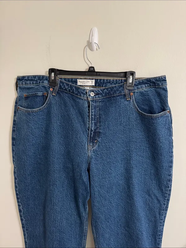Abercrombie & Fitch Curve Love High Rise The '90s Relaxed Jean size 35 / U.S. 20 - Image 3