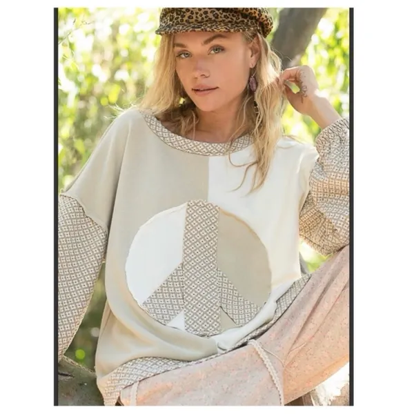 POL Women's Cream and Tan Peace Graphic Sweatshirt - Image 3