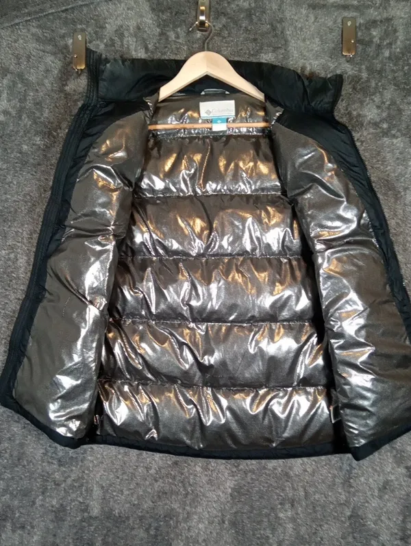 Columbia Black Puffer Vest with "On The Dot" Detail Omni Heat Insulated Vest W - Image 5