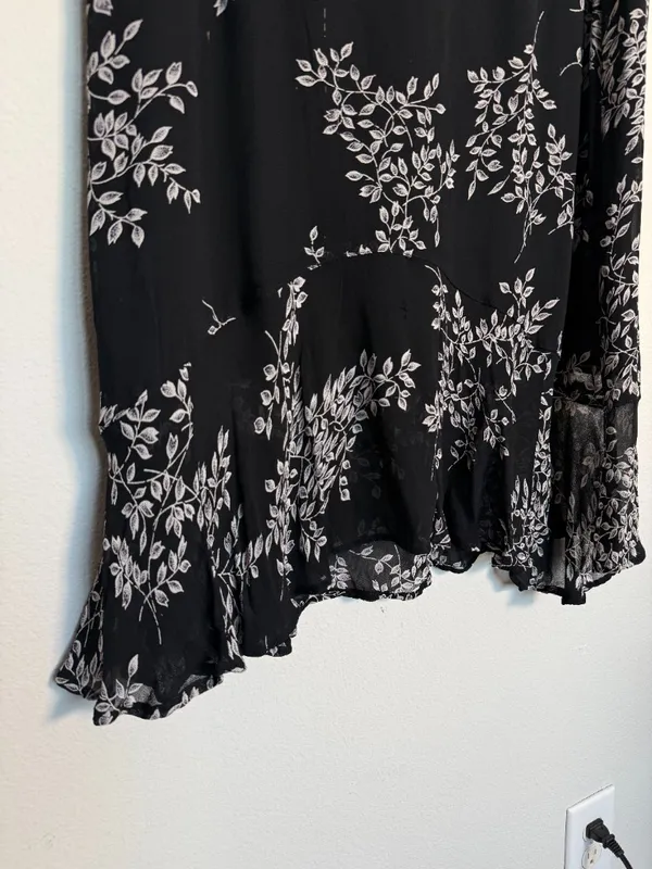 Vintage Romantic Black Floral Print Midi Skirt with Ruffle Hem - Image 3