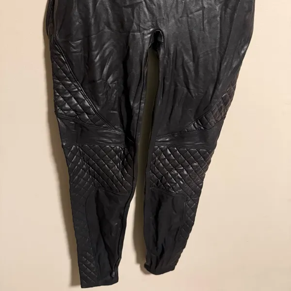Spanx Faux Leather Quilted Legging in Very Black- Size Large - Image 6