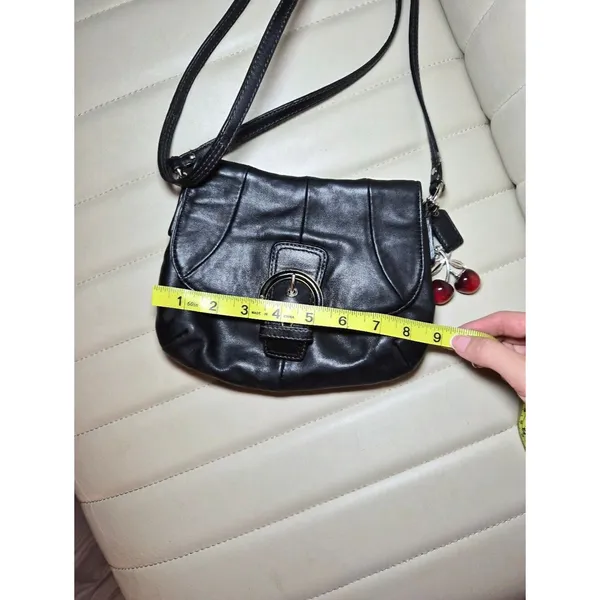 Vintage COACH Soho Leather Crossbody Bag Black Purse Flap Buckle With Charm Y2K - Image 3