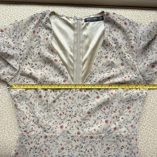 New Nasty Gal Cream Dainty Floral Long MaxiDress elbow length bell sleeves sz 4 - Image 9