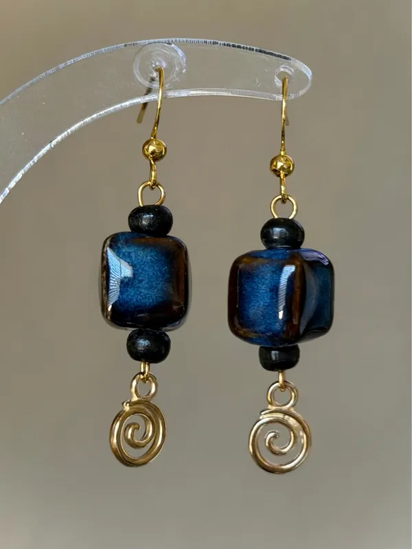 Handmade ceramic swirl chic boho retro vintage style dangle earrings💙 - Image 4