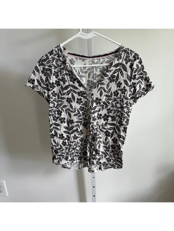 Anthropologie Pilcro Press Relief Black White Floral Split Neck Knit Top Size S - Image 2