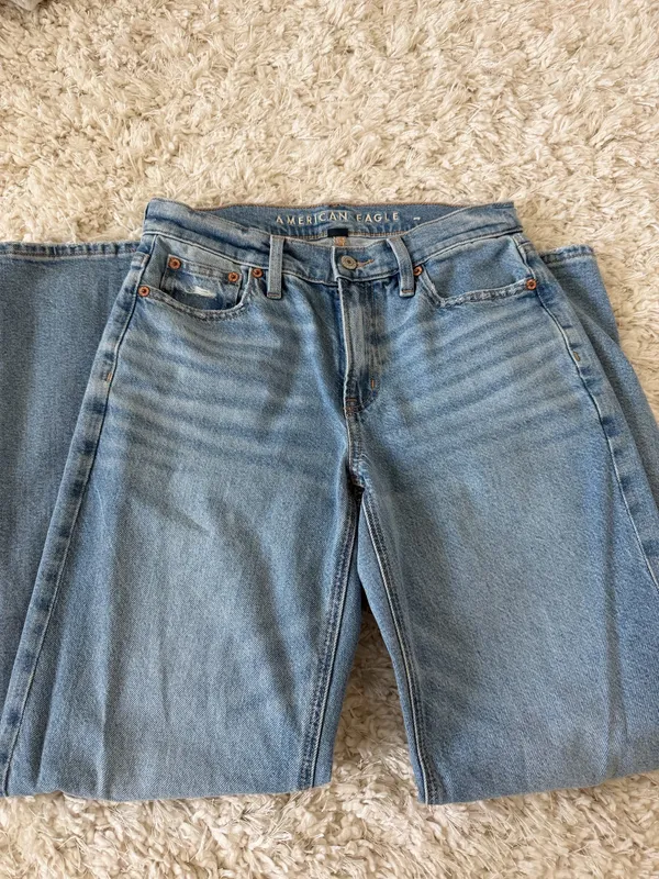 American Eagle Light Wash High-Waisted Straight Leg Jeans - Image 3