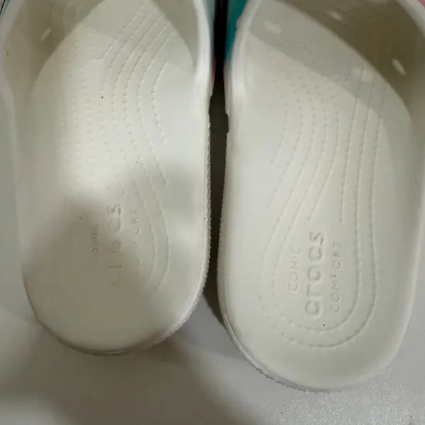 Crocs Tie Dye Slides Womens Size 9 Pastel Rubber Lightweight Mens Size 7 - Image 3