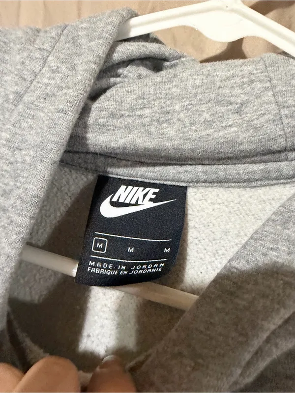 Nike sweatshirt - Image 2