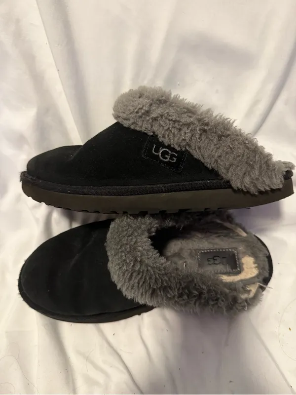 🔥 UGG Cluggete Slippers Black Grey Sz 7 with wear inside great outside - Image 6