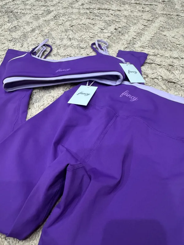 Fancy athletic set  - Image 2
