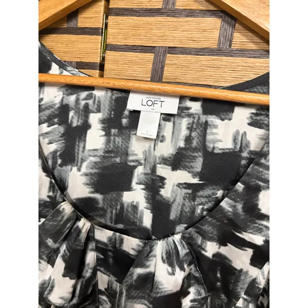 Loft Black And White‎ Tank Top Size Large - Image 5