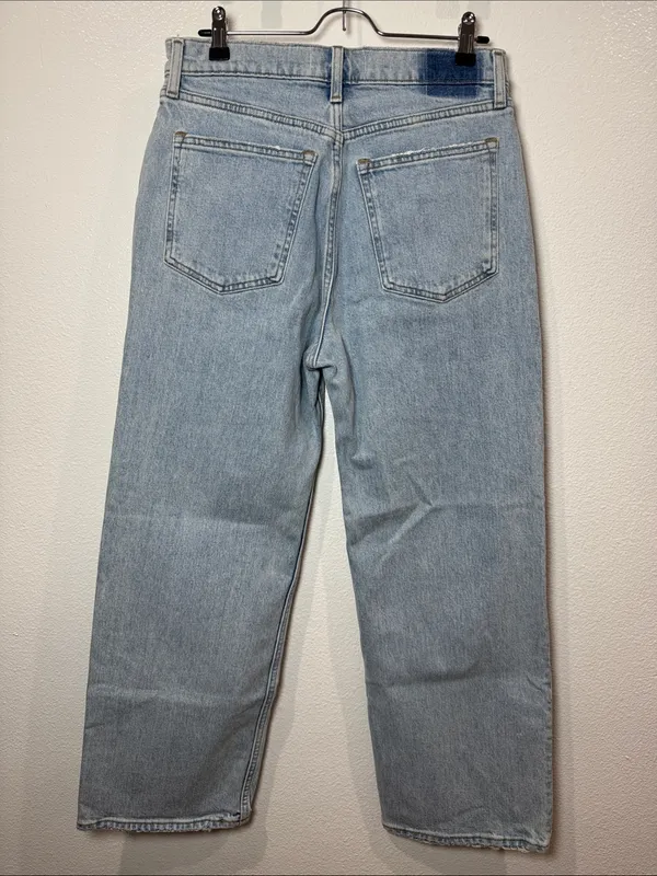 Abercrombie & Fitch Light Wash The 90s Relaxed Jeans High rise size 30 / 10 - Image 5