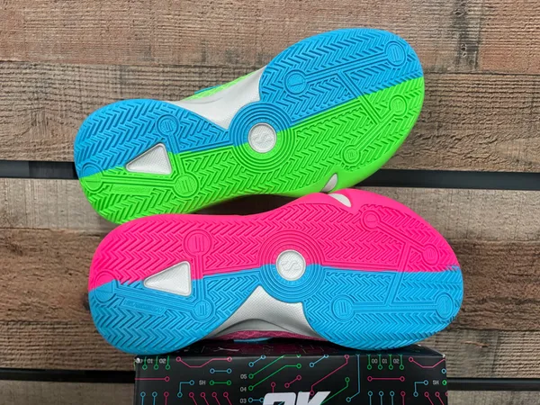 Pumas mismatched sneakers Multiple Size 6.5 - Image 5