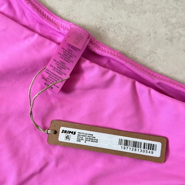 Skims signature swim mid waist bottom Neon Orchid NWT‎ size M - Image 5