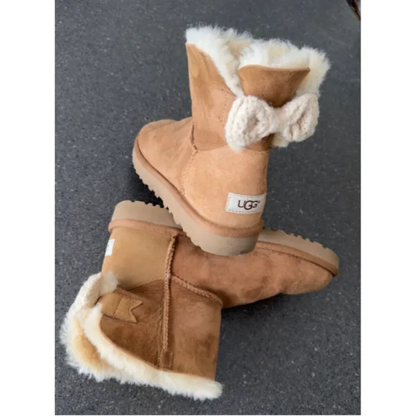 UGG Mini Bailey Knit Bow Boots in classic chestnut suede size 8 - Image 7