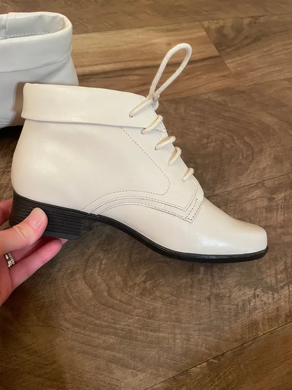 St. John’s Bay Womens Size 5M Winter White Leather Lace Up Ankle Booties Shoes - Image 10