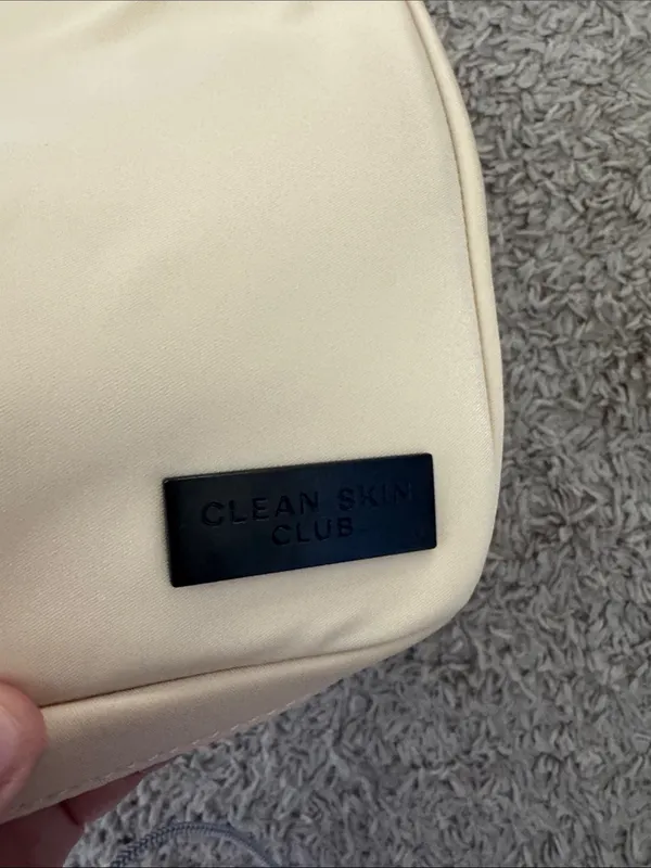 NWT Cream Cosmetic Travel Case / H8 - Image 2