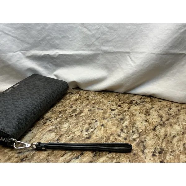 Michael Kors Jet Set Travel Black Signature Wallet 35H8STVT3B Strap Defect - Image 12
