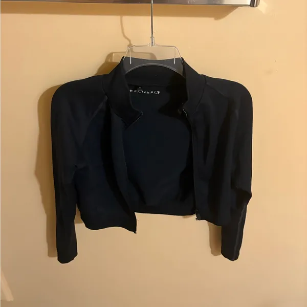 Alphalete cropped black seamless jacket - Image 2
