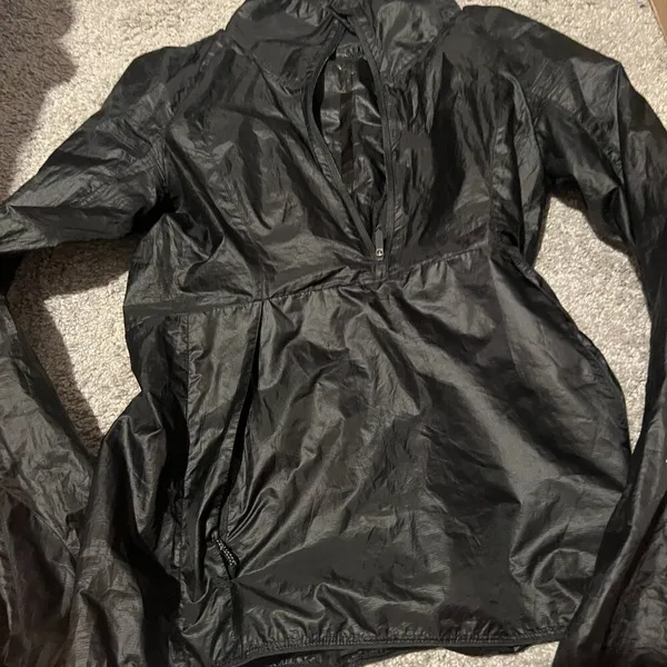 Lululemon black packable windbreaker raincoat s/m‎ - Image 3