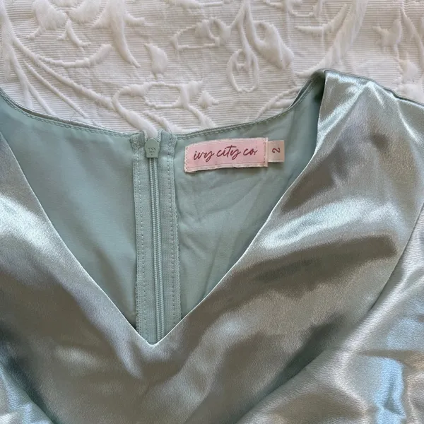 Ivy City Co Callie Dress Sage Satin Size 2 Maxi - Image 5