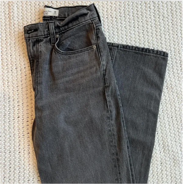 Abercrombie The 90s Straight Ultra High-Rise Jeans - Image 3