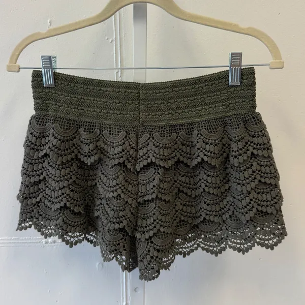 2010s American Rag Olive Green Crochet Lace Shorts Smocked Waist Boho Tiered Med - Image 2