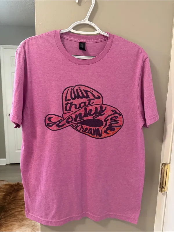 Alan Jackson Gildan Livin' That Honky Tonk Dream Pink Country Graphic Tee Size M - Image 2