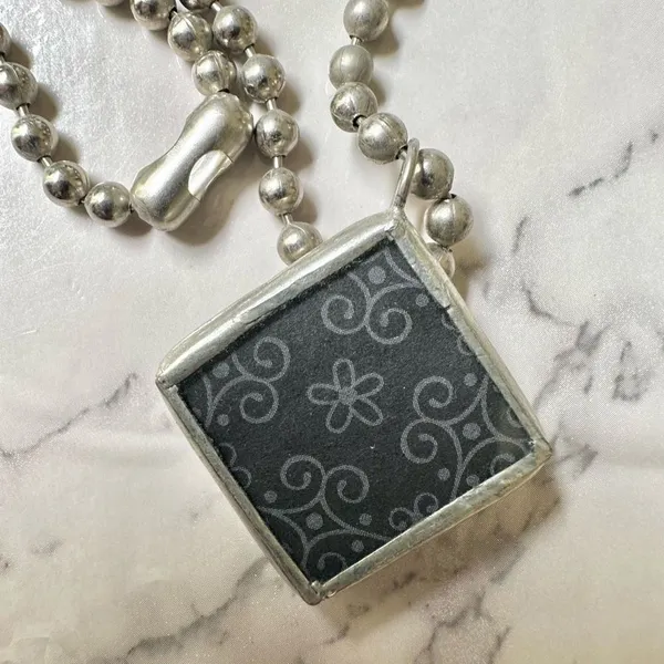 Silver tone love pendant necklace - Image 5