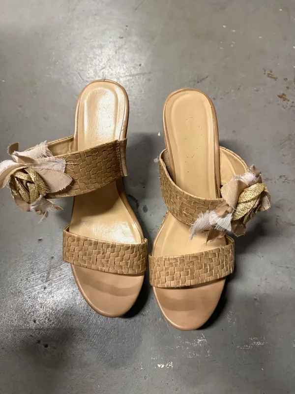Women’s Woven Tan Cork Platform Wedge Heels Sandals with Floral Accent Size 8 - Image 2