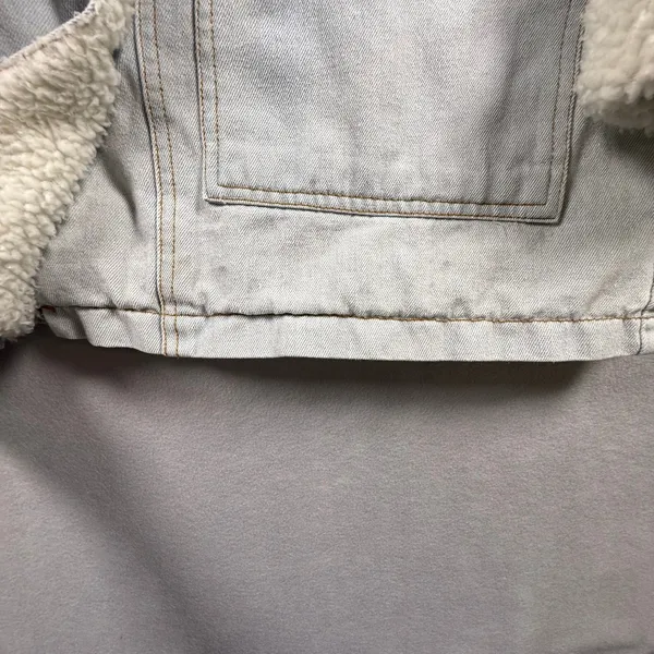 Ashley Vintage Charm Light Wash Denim Faux Shearling Lined Jacket JKJR1144 Small - Image 5