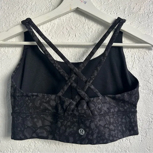 Lululemon Women's Black Patterned Sports Bra - Image 4