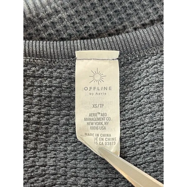 OFFLINE Aerie XS Main Squeeze Waffle Crop Top Gray Henley Long Sleeve Thumbholes - Image 5