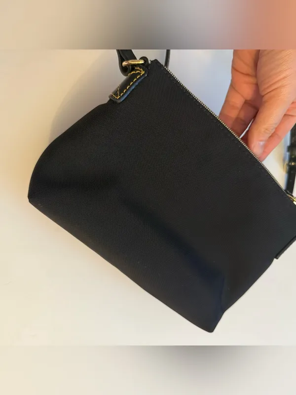 Dooney & Bourke Black Crossbody Bag with Adjustable Strap Like New - Image 3