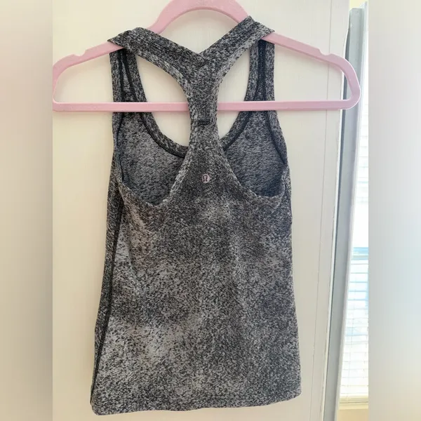 Lululemon racerback tank top in a black and grey speckled pattern! Size 2! - Image 2