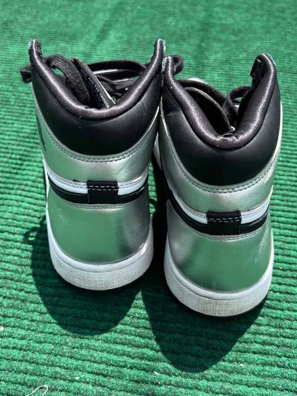 Wmns Air Jordan 1 Retro High OG 'Silver Toe Women’s Size 7.5 - Image 4