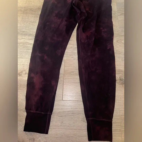 Lululemon Align High-Rise Joggers in the Diamond Dye Cassis Black colorway - Image 5