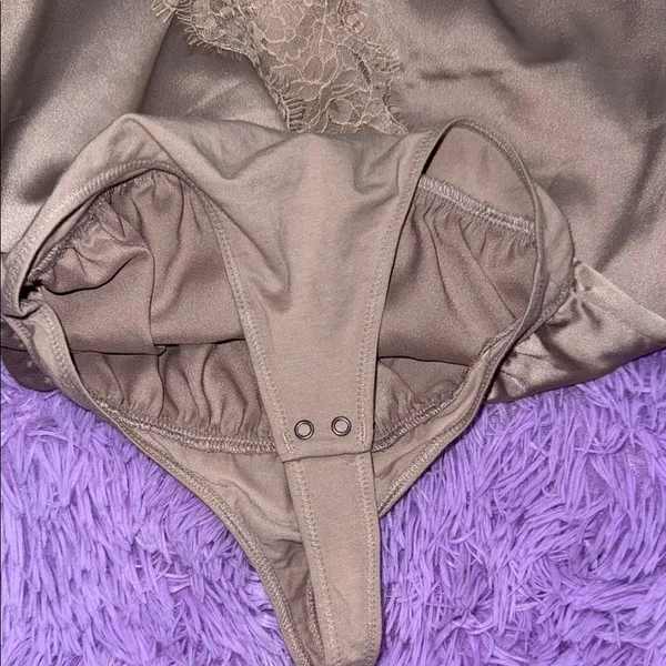 Abercrombie Elegant Cream Lace Bodysuit - Image 5