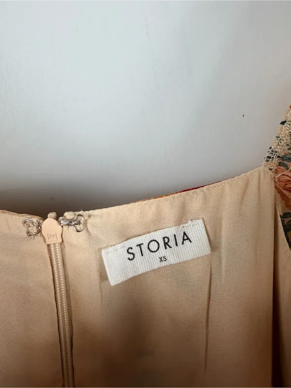 Storia Estelle babydoll maxi dress in orange tan shimmer floral size XS - Image 5