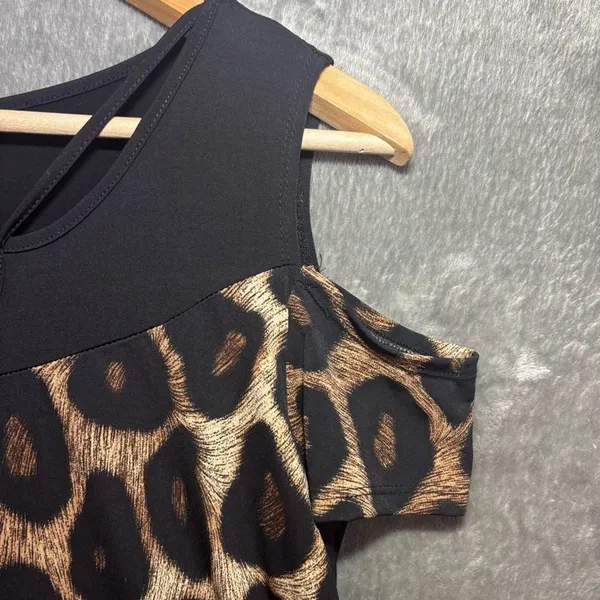 Leopard Print Cold Shoulder Top V-Neck Sz M Mobwife Y2K Safari Chic Glam Keyhole - Image 5