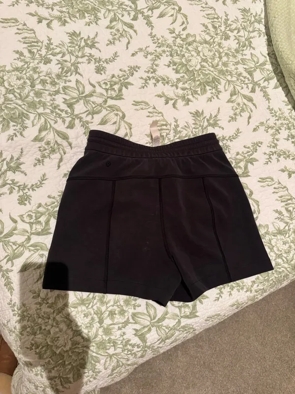 Lululemon Softstreme High-Rise Shorts 4" 4 - Image 4