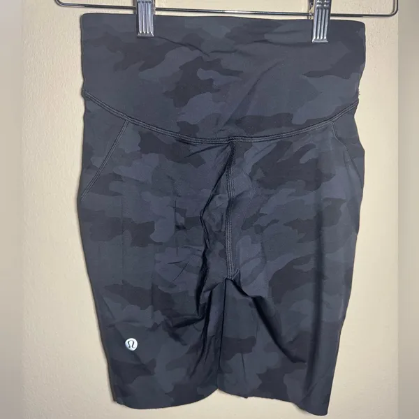Lululemon Base Pace High-Rise Short 8"
Heritage 365 Camo Deep Coal Multi… - Image 2